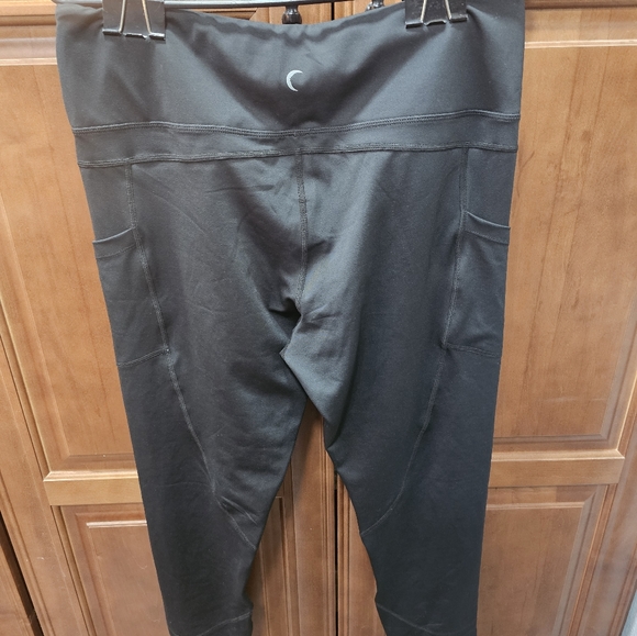 Zyia Active Black Leggings - Picture 3 of 4